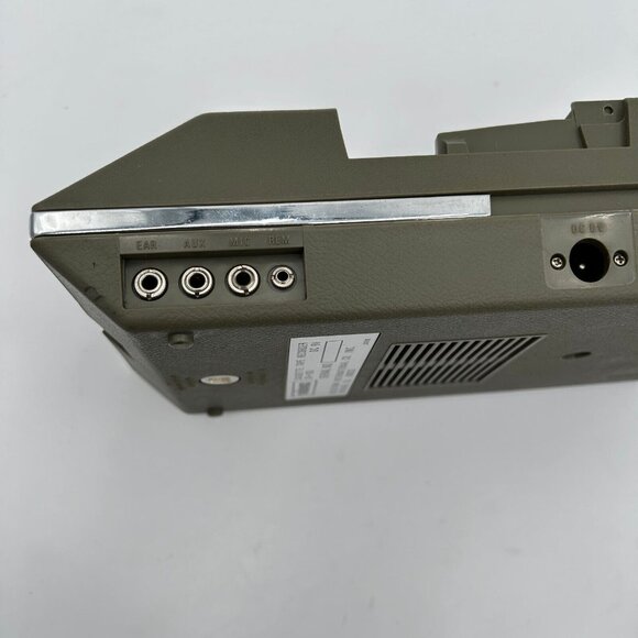 Milovac Cassette Recorder CR-103 play works but does need repair for parts read - Picture 4 of 11